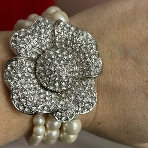 5/$25 Floweer rhinestones pearls wedding bracelet 7-7.5 inches 👰‍♀️